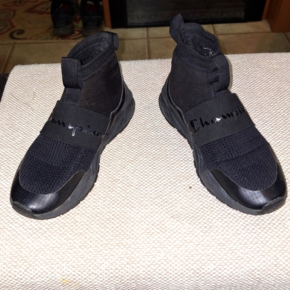 Champion 7.5W men's high top black sneakers.